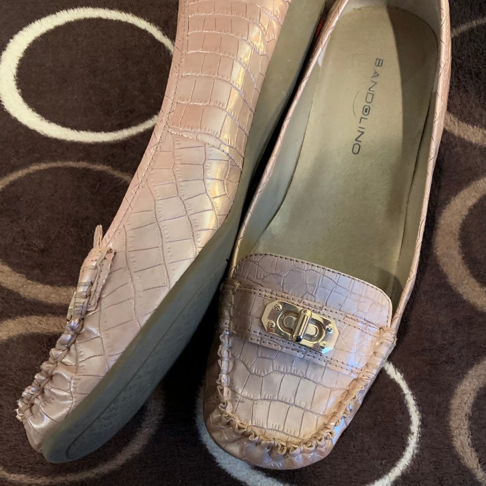 Bandolino Light Pink Flats with gold trim 8.5